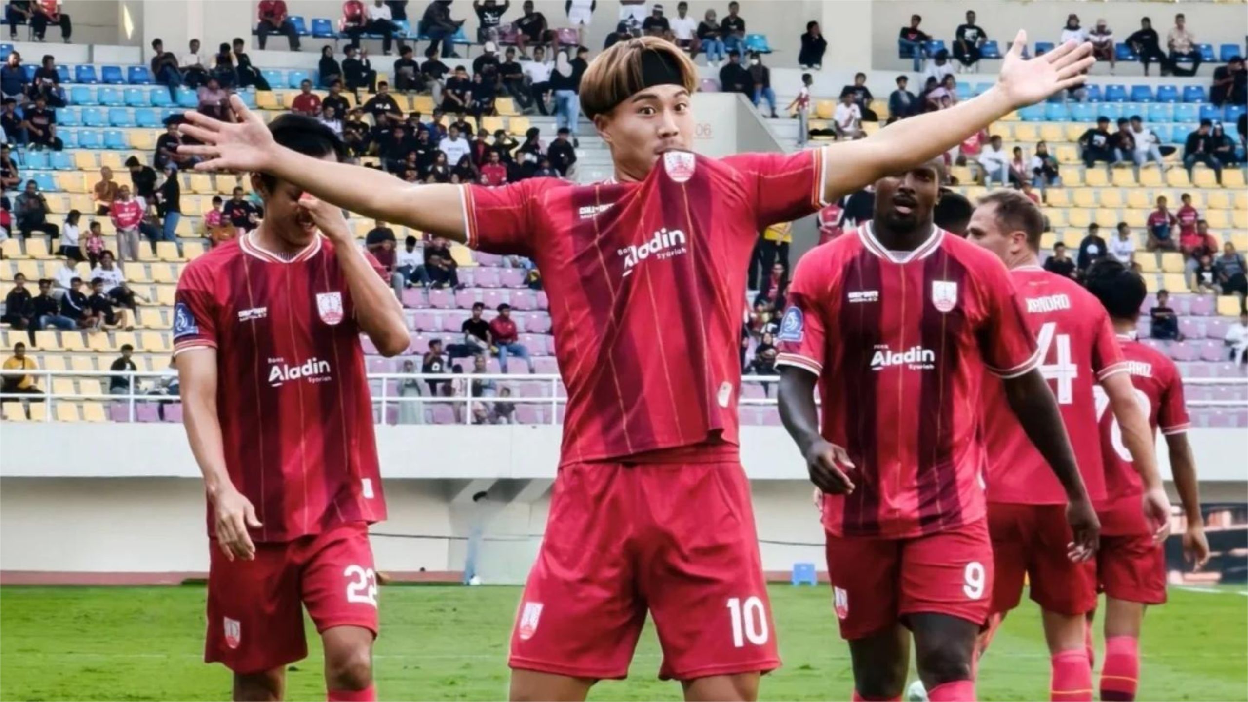 Pemain Persis Solo berselebrasi. (ig @liga1match)